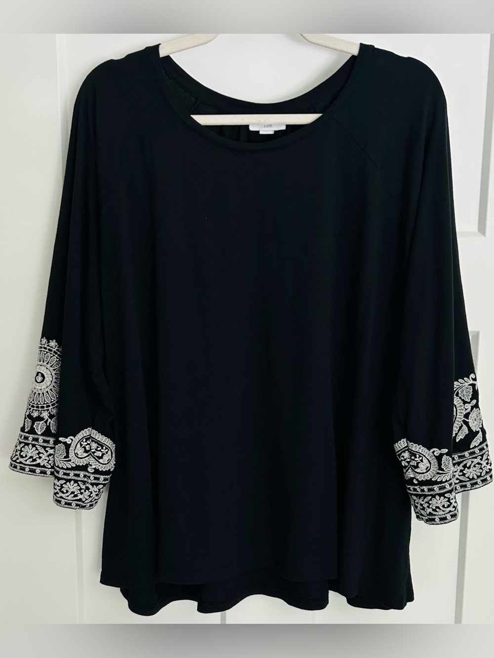 J Jill Top Sz 2X Black White Embroidered Sleeve Tee Bell Sleeve Whimsical Boho